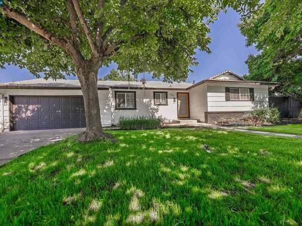 3085 Stanton Cir, Carmichael, CA 95608