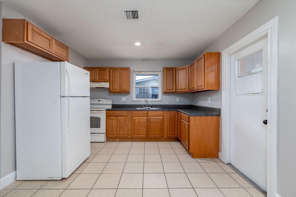 917 SE Nassau Avenue, Stuart, FL 34994 Photo