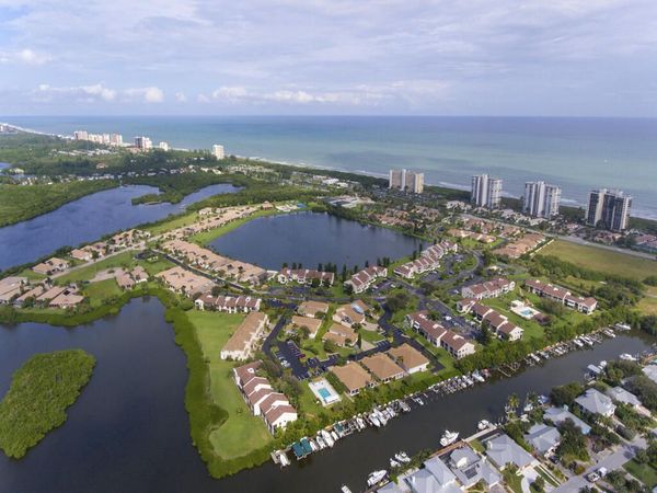 3206 S Lakeview Circle, Unit 1105, Fort Pierce, FL 34949
