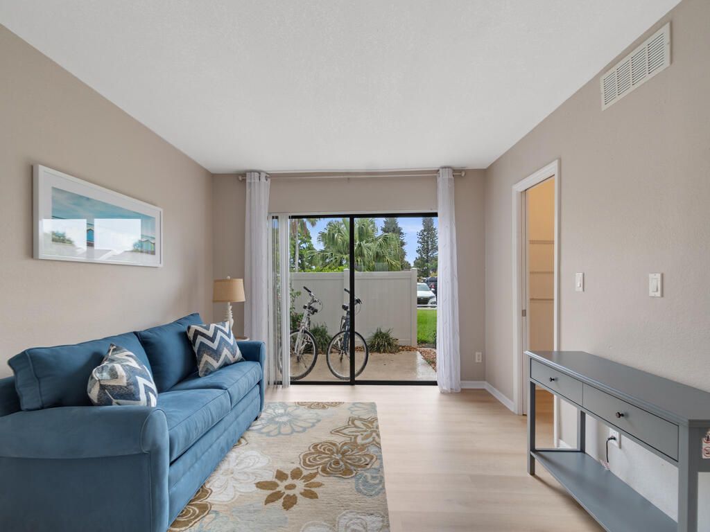 3206 S Lakeview Circle, Unit 1105, Fort Pierce, FL 34949 Photo