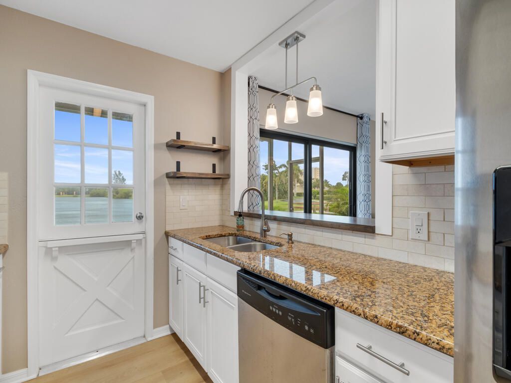 3206 S Lakeview Circle, Unit 1105, Fort Pierce, FL 34949 Photo