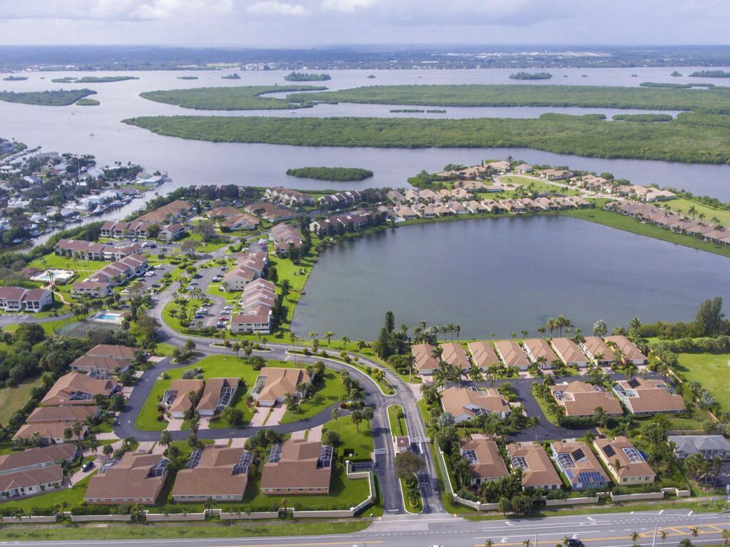 3206 S Lakeview Circle, Unit 1105, Fort Pierce, FL 34949 Photo