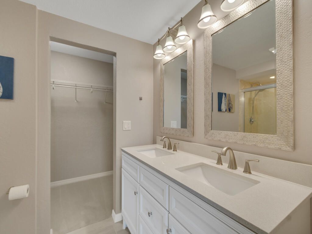3206 S Lakeview Circle, Unit 1105, Fort Pierce, FL 34949 Photo