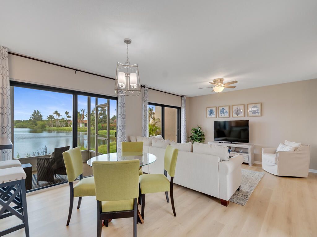 3206 S Lakeview Circle, Unit 1105, Fort Pierce, FL 34949 Photo