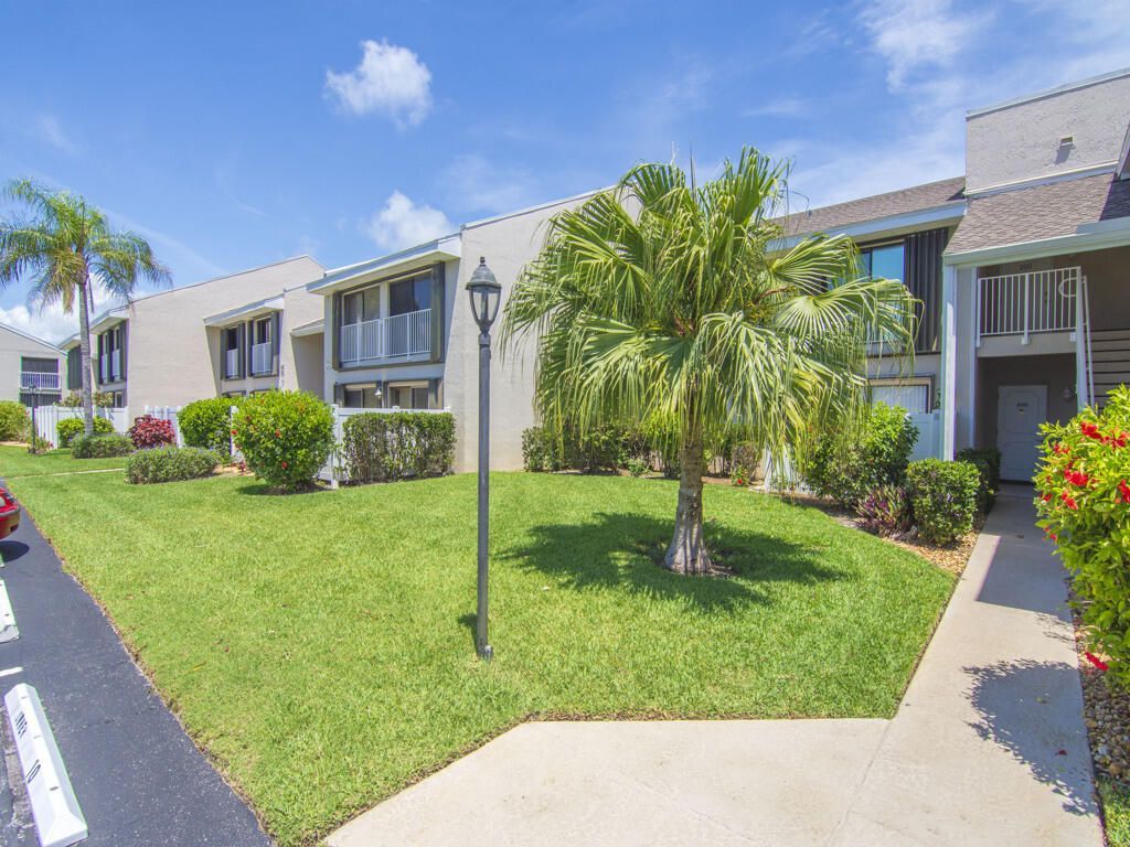 3206 S Lakeview Circle, Unit 1105, Fort Pierce, FL 34949 Photo