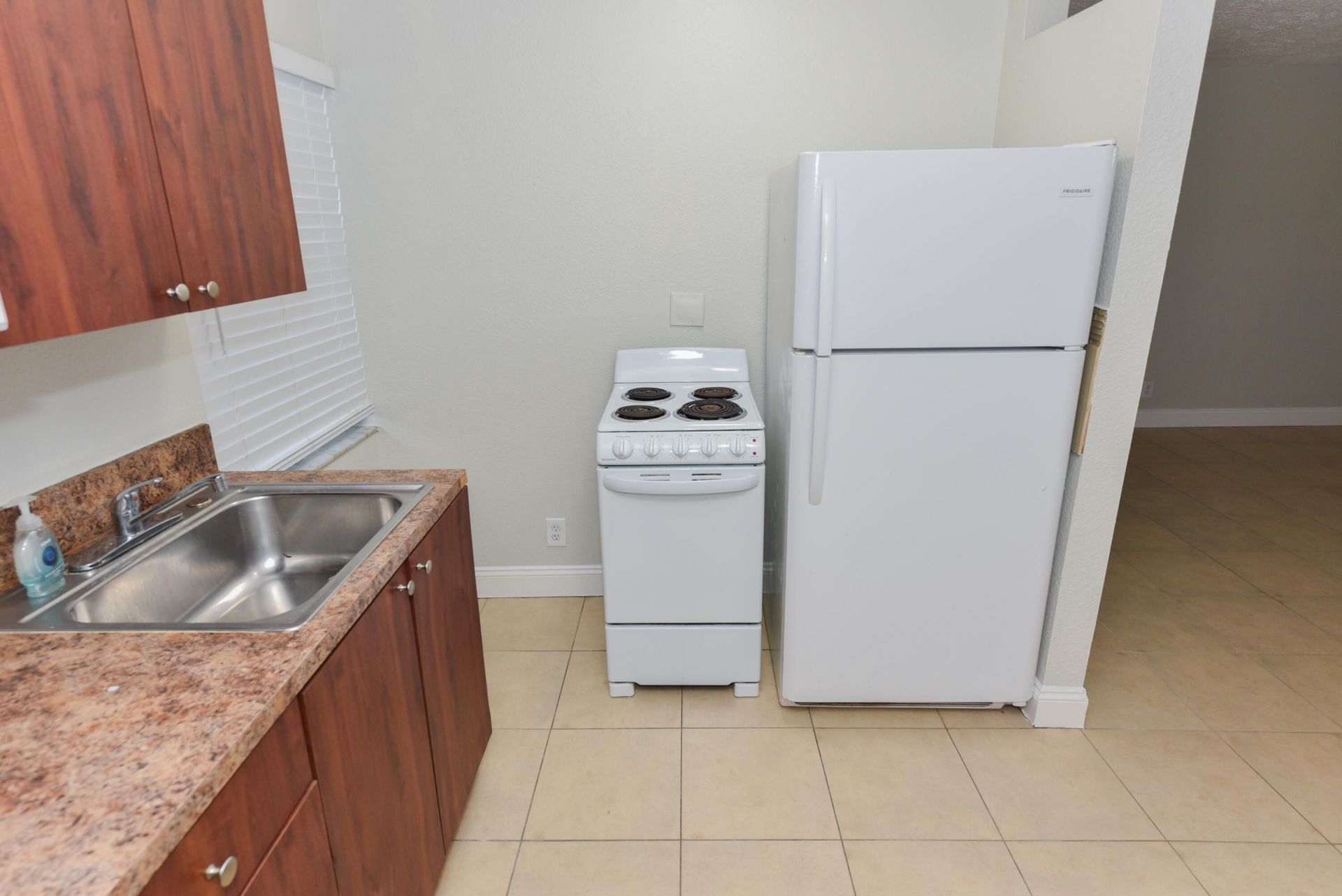 605 N Federal Highway, Unit 8, Lake Worth Beach, FL 33460 Photo
