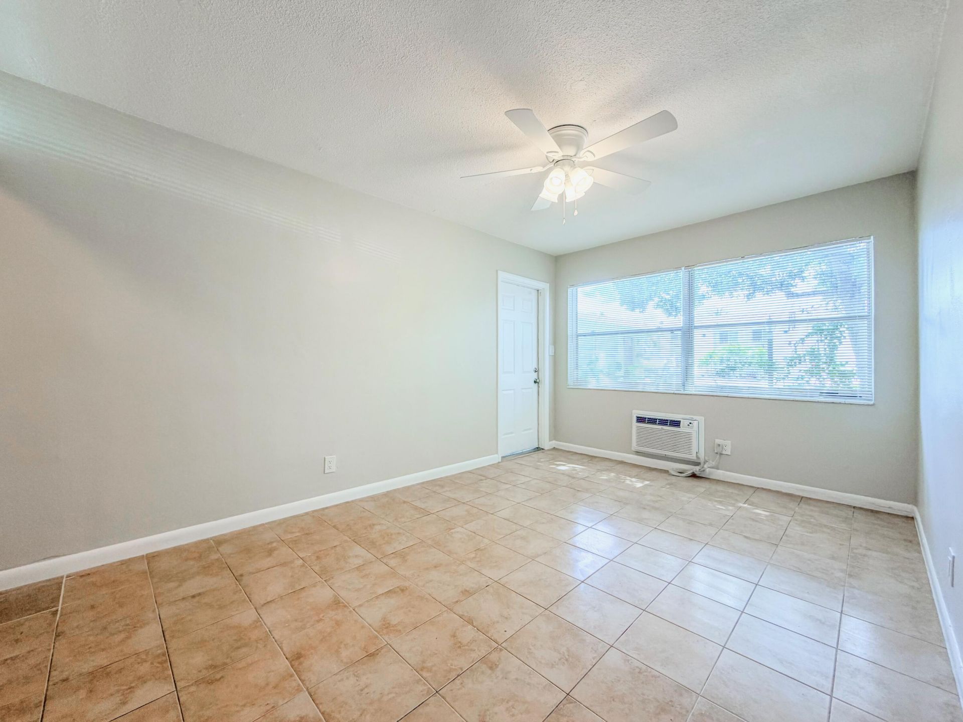 1101 NE 23rd Terrace, Unit #4, Pompano Beach, FL 33062 Photo