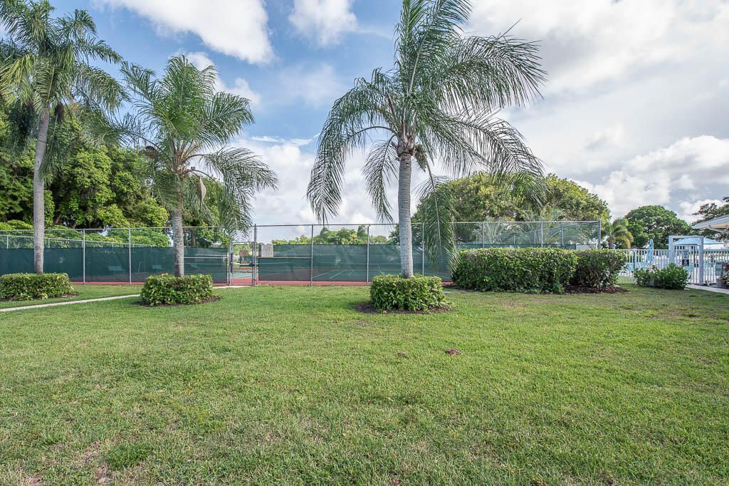 5061 Lakefront Boulevard, Unit B, Delray Beach, FL 33484 Photo