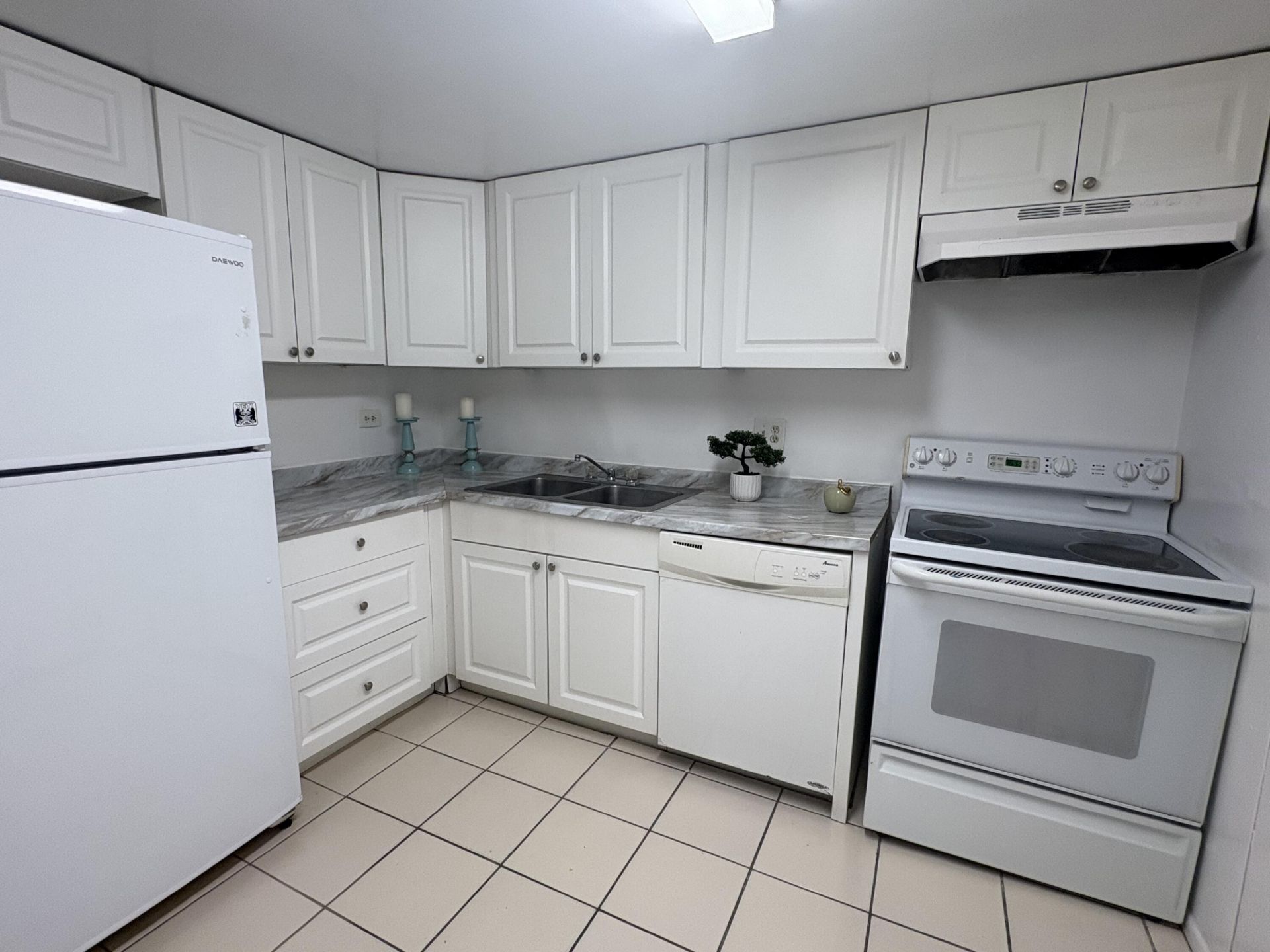 3720 Inverrary Drive, Unit 1h, Lauderhill, FL 33319 Photo