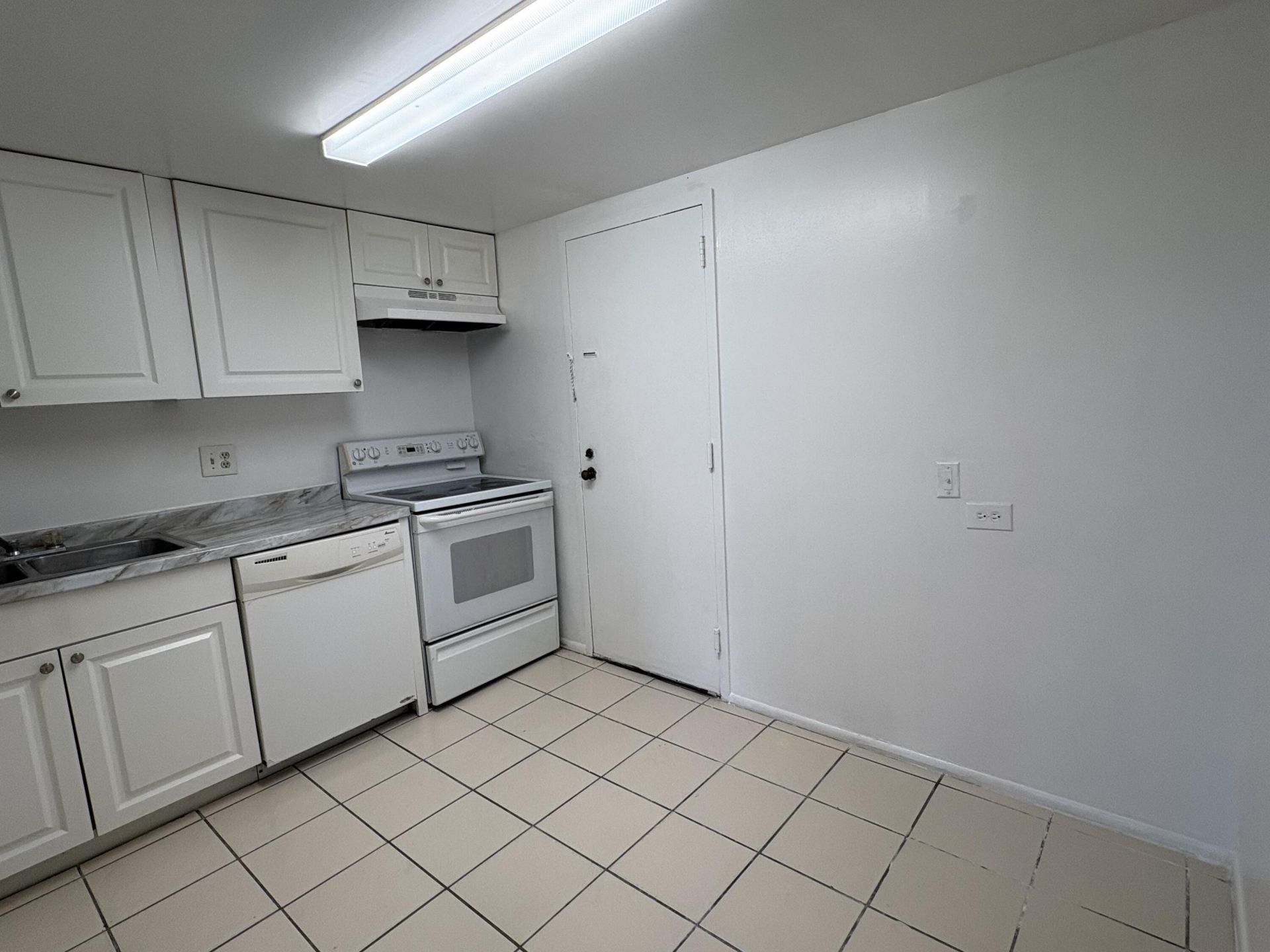 3720 Inverrary Drive, Unit 1h, Lauderhill, FL 33319 Photo