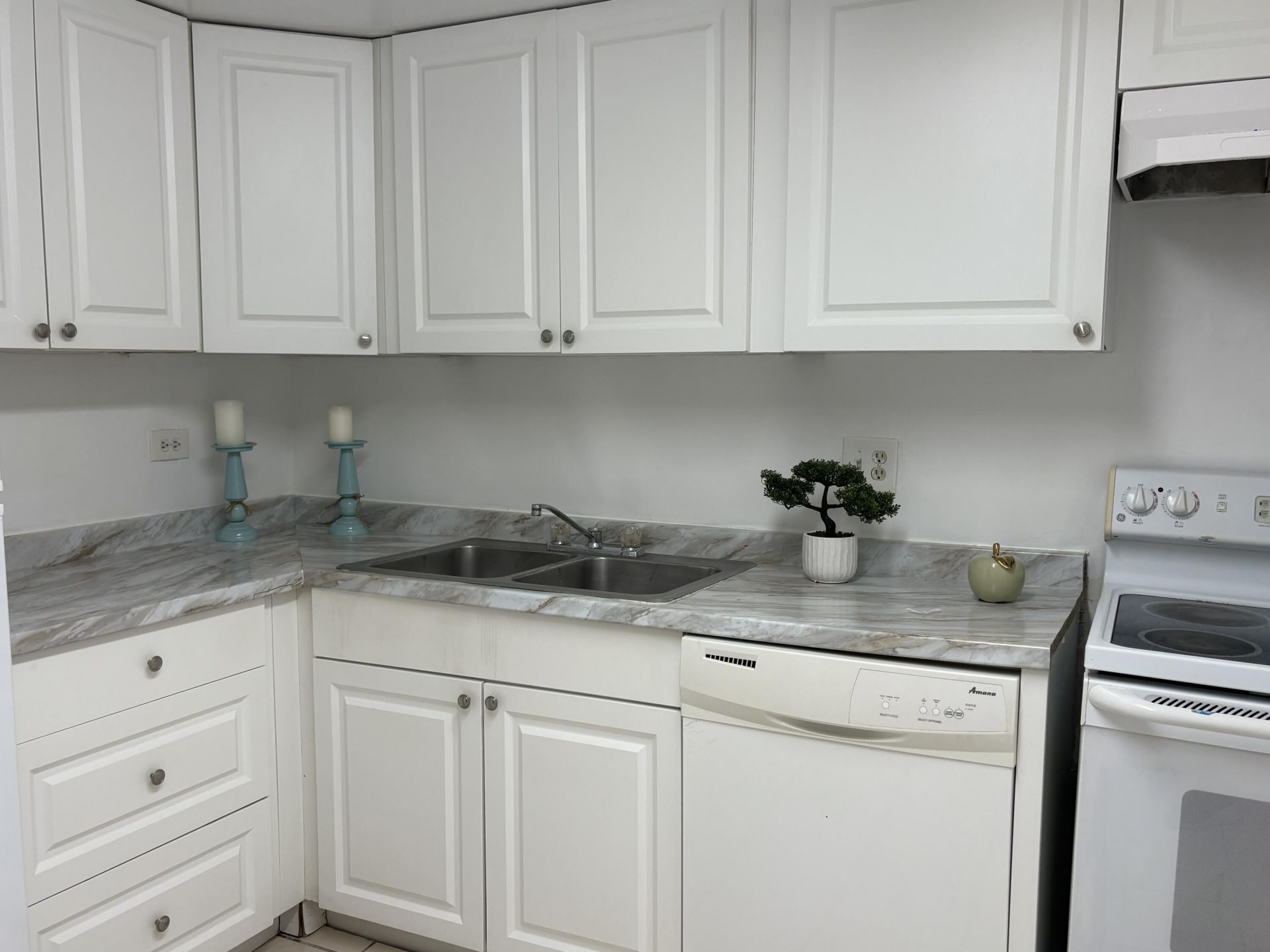 3720 Inverrary Drive, Unit 1h, Lauderhill, FL 33319 Photo