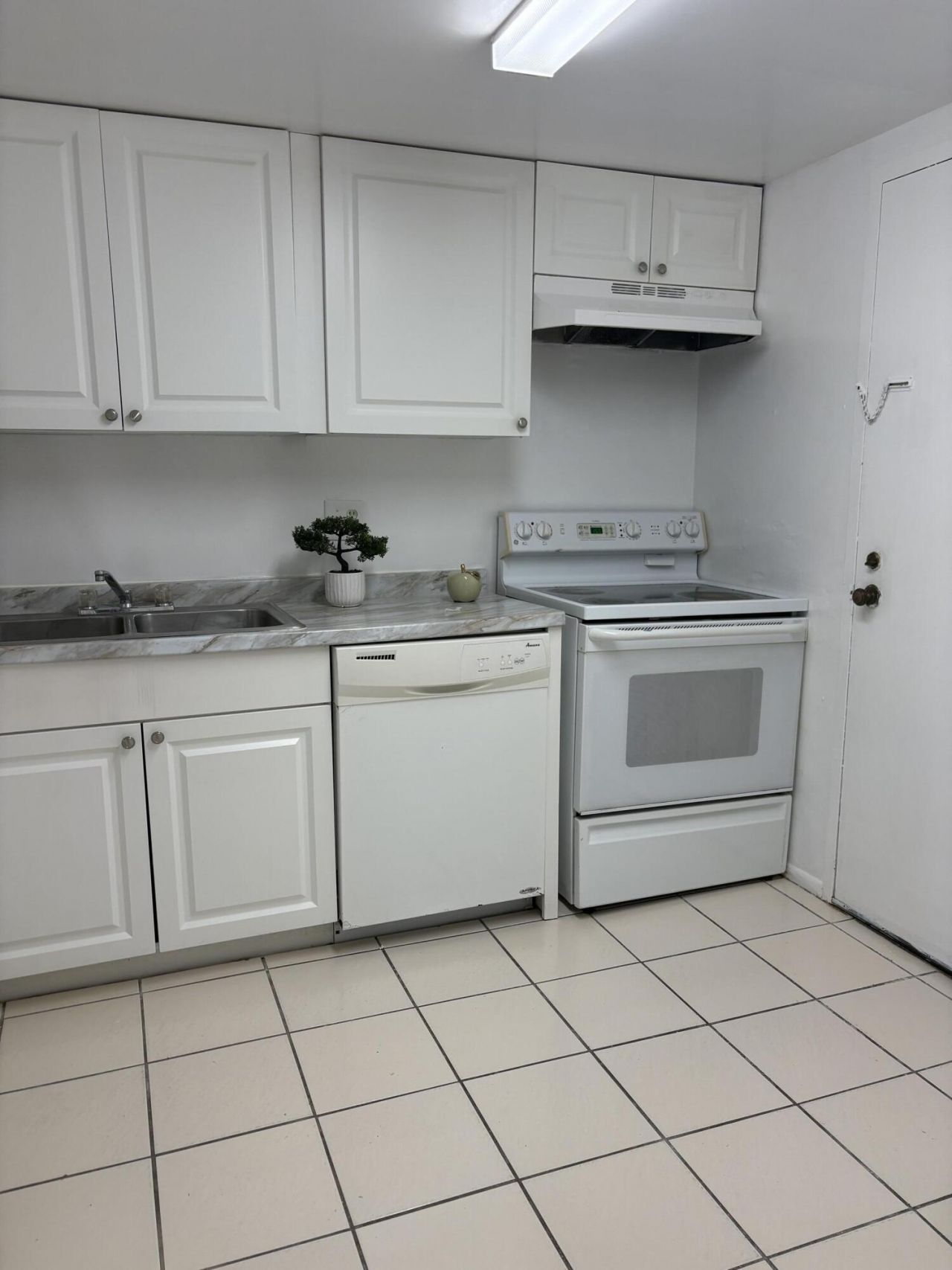 3720 Inverrary Drive, Unit 1h, Lauderhill, FL 33319 Photo
