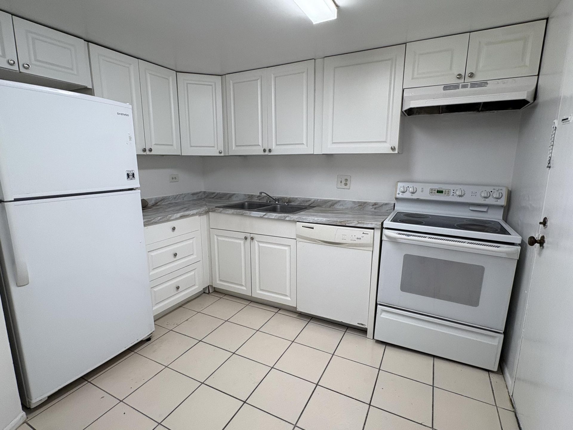 3720 Inverrary Drive, Unit 1h, Lauderhill, FL 33319 Photo