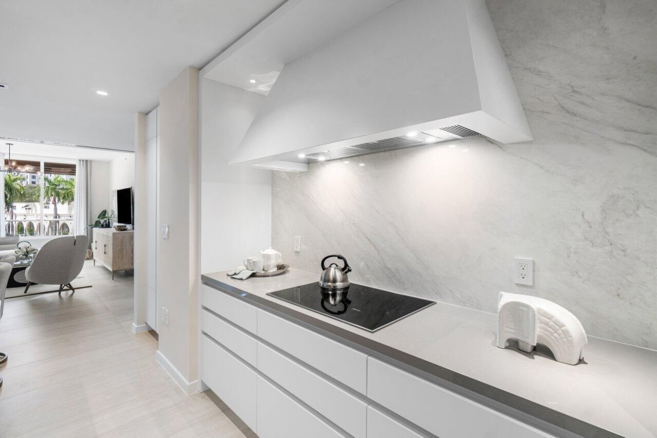 200 SE Mizner Boulevard, Unit 211, Boca Raton, FL 33432 Photo