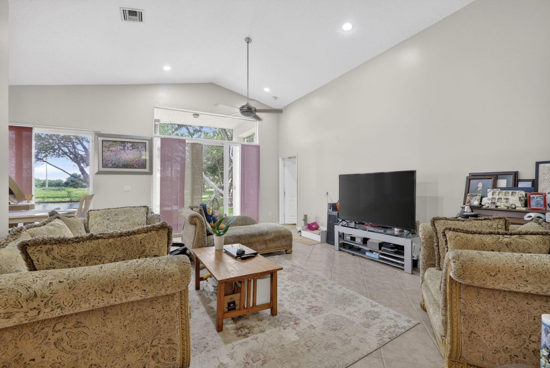 19305 SW 66th Street, Pembroke Pines, FL 33332 Photo
