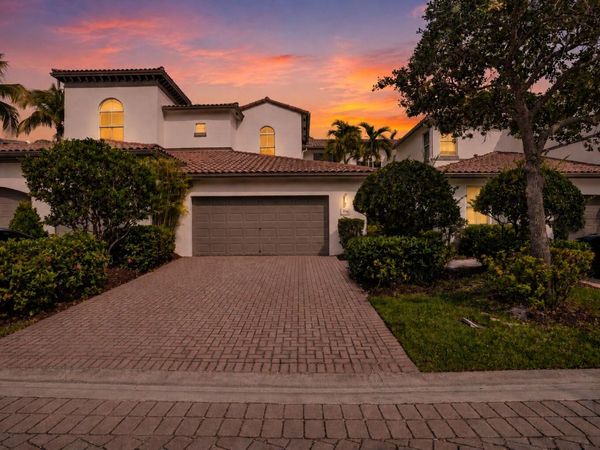 824 Spinnaker Drive E, Hollywood, FL 33019