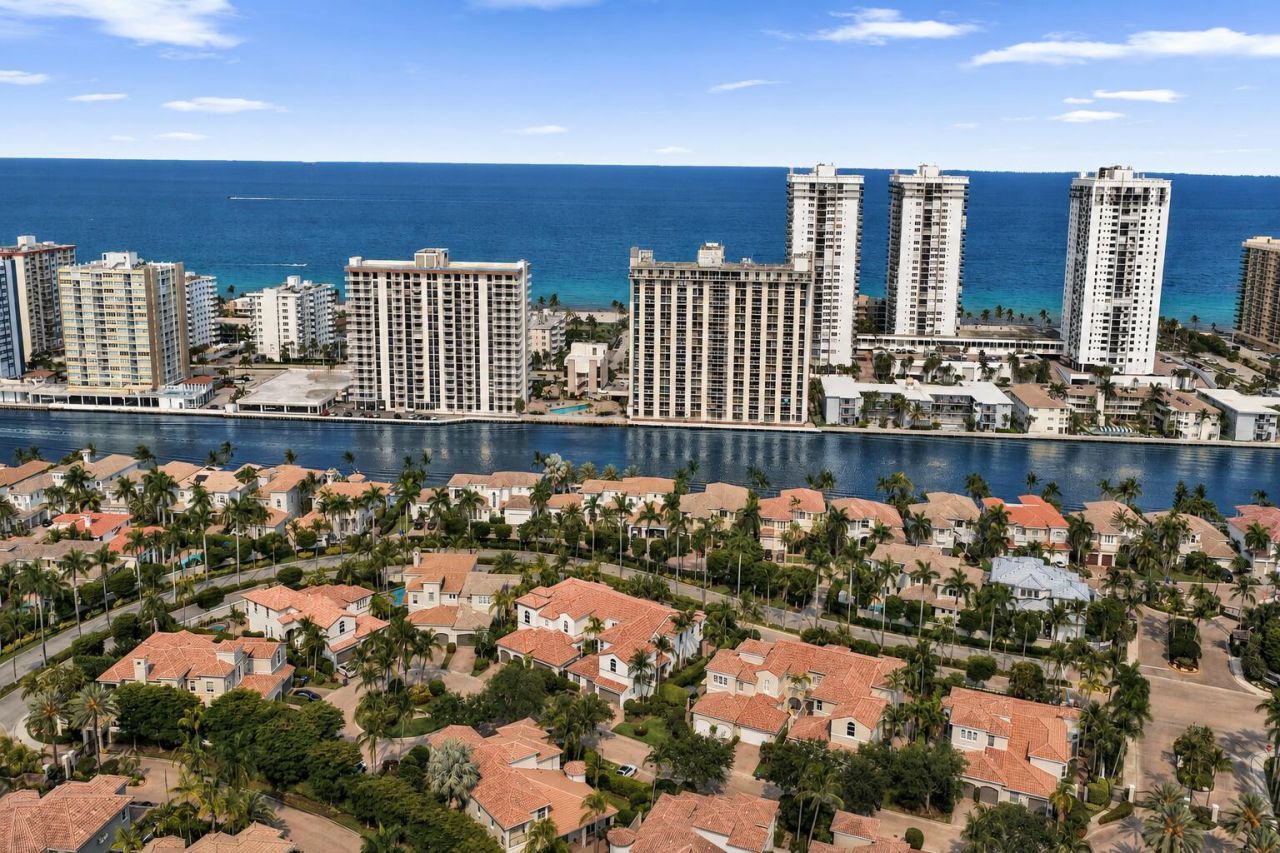 824 Spinnaker Drive E, Hollywood, FL 33019 Photo