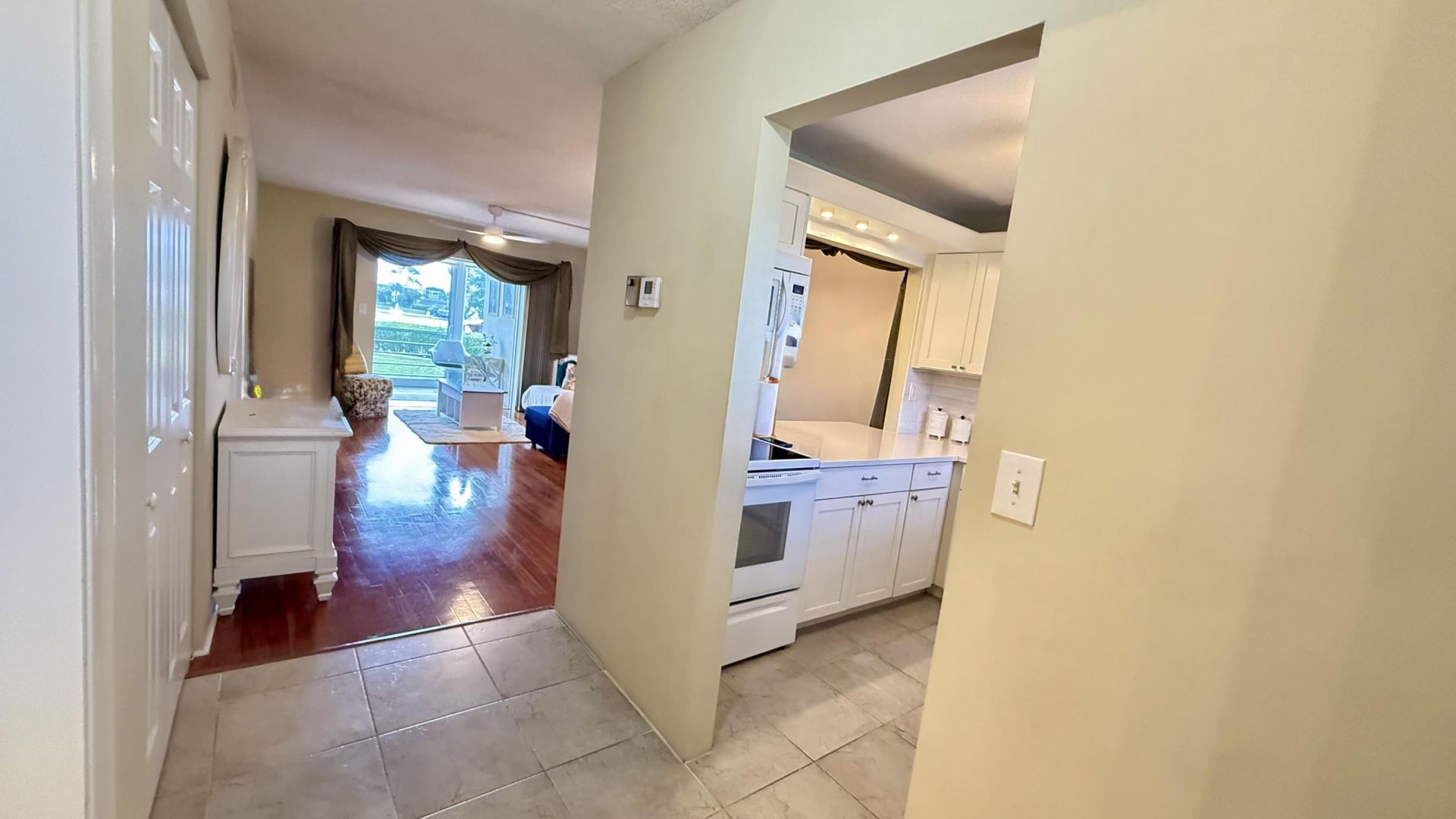 2728 N Garden Dr Drive N, Unit 214, Lake Worth Beach, FL 33461 Photo