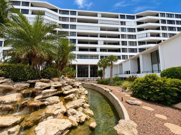3589 S Ocean Boulevard, Unit 404, South Palm Beach, FL 33480