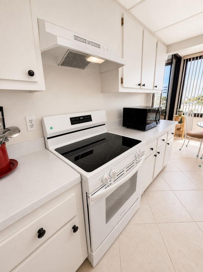 3589 S Ocean Boulevard, Unit 404, South Palm Beach, FL 33480 Photo