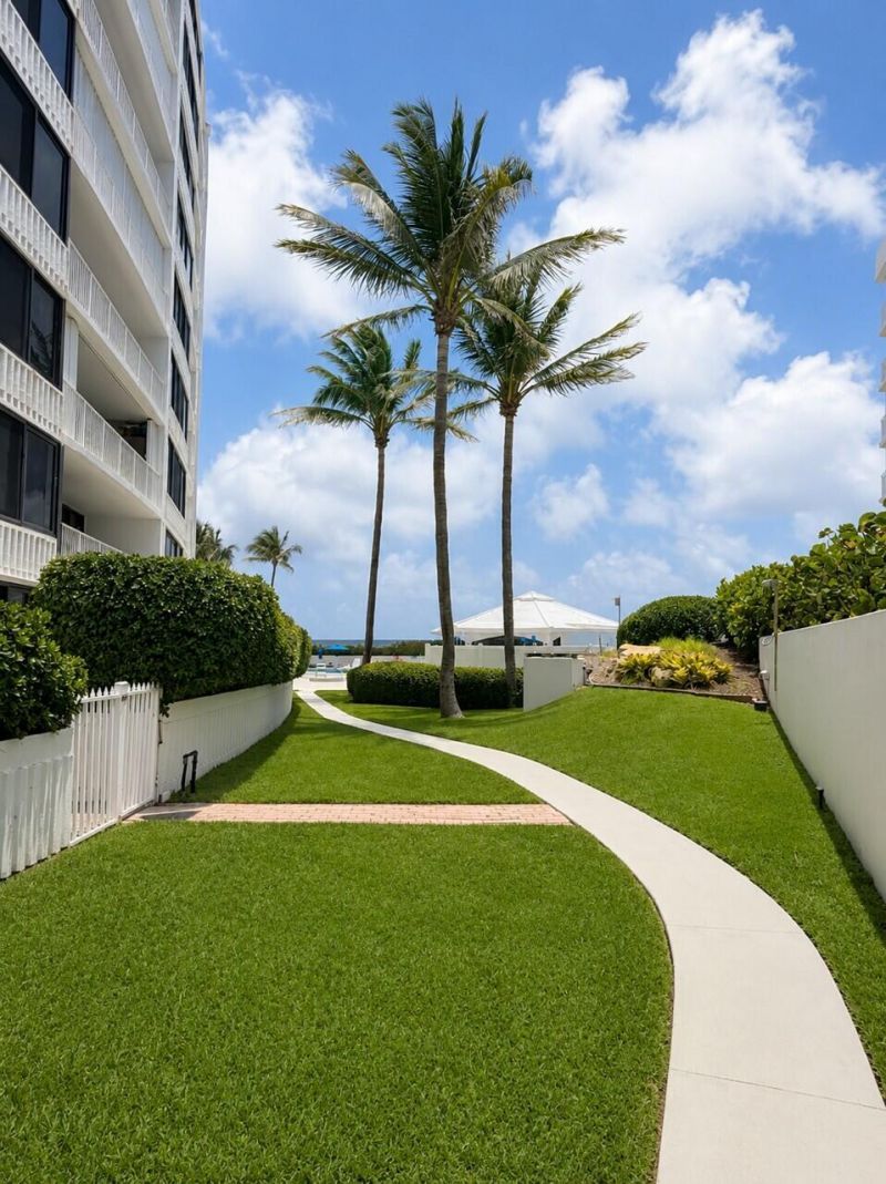 3589 S Ocean Boulevard, Unit 404, South Palm Beach, FL 33480 Photo