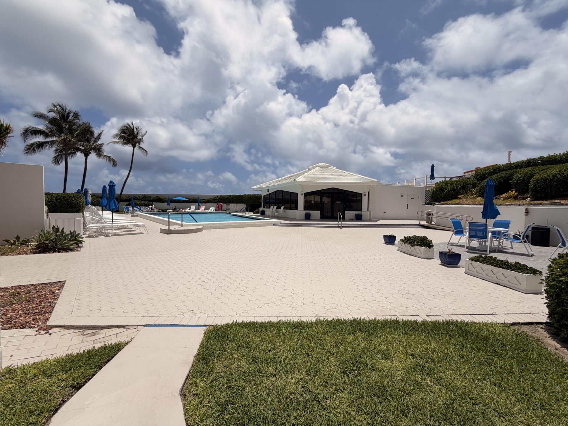 3589 S Ocean Boulevard, Unit 404, South Palm Beach, FL 33480 Photo