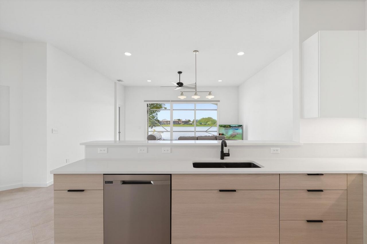 154 Berenger Walk, Royal Palm Beach, FL 33414 Photo