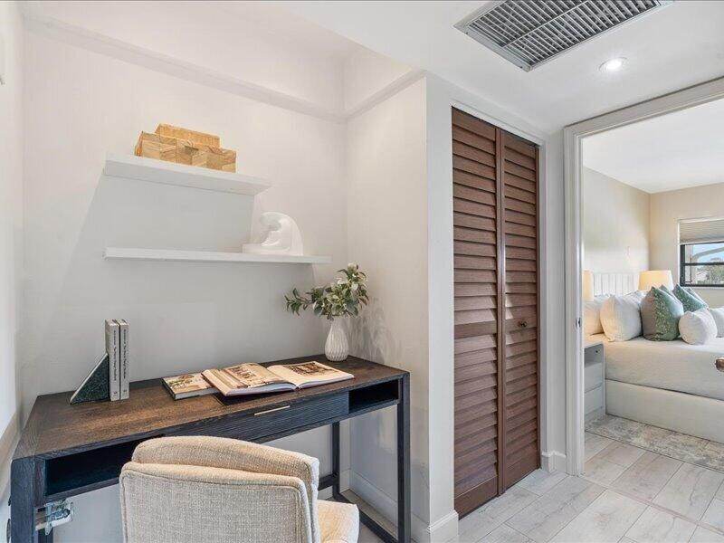 551 Greensward Lane, Unit 204-d, Delray Beach, FL 33445 Photo