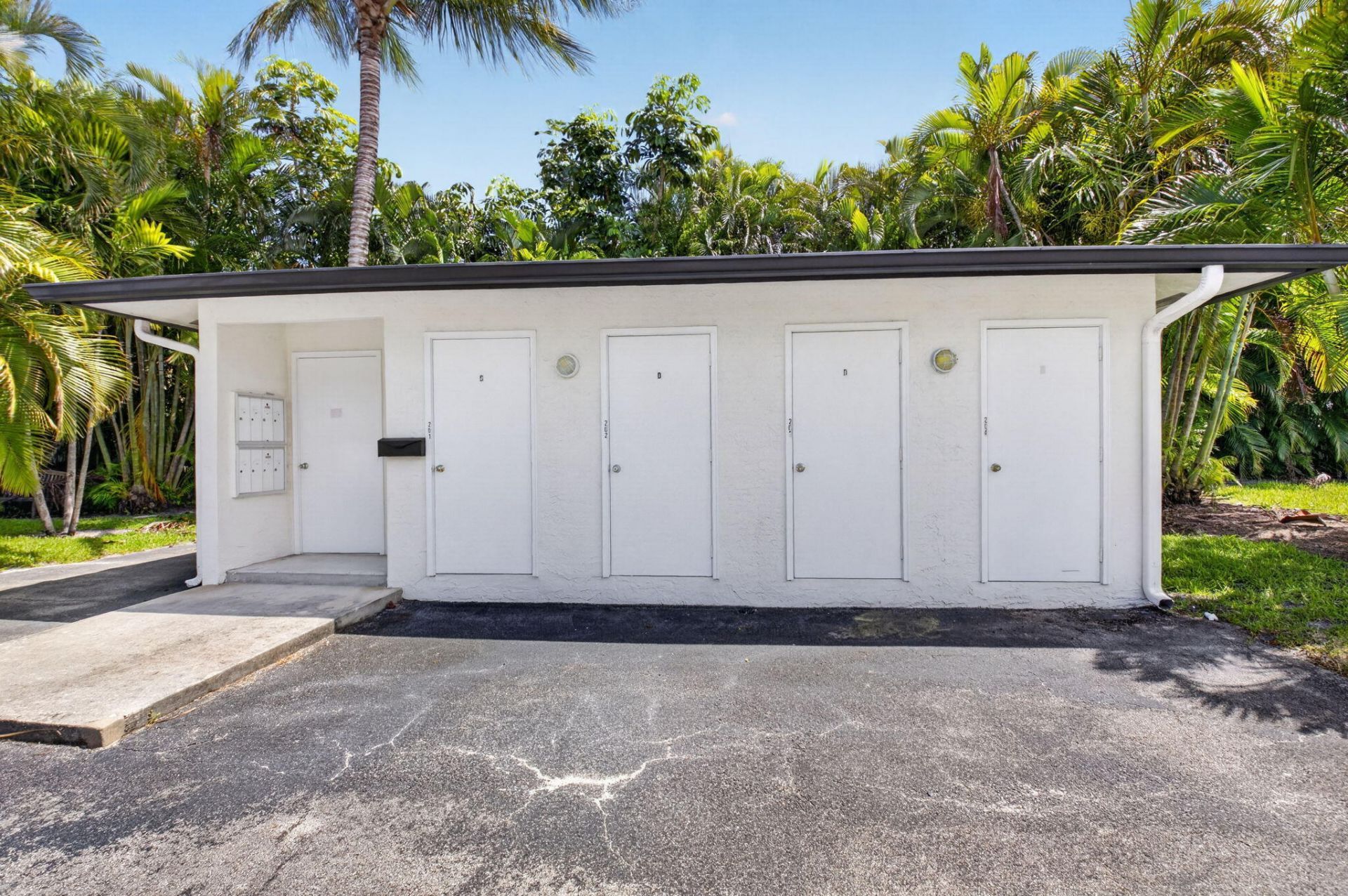 551 Greensward Lane, Unit 204-d, Delray Beach, FL 33445 Photo