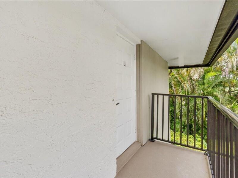 551 Greensward Lane, Unit 204-d, Delray Beach, FL 33445 Photo