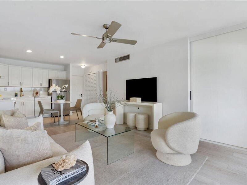 551 Greensward Lane, Unit 204-d, Delray Beach, FL 33445 Photo