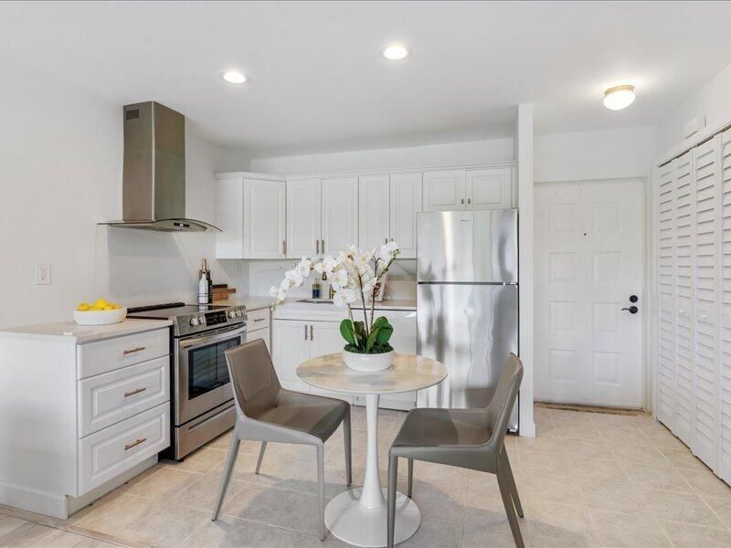 551 Greensward Lane, Unit 204-d, Delray Beach, FL 33445 Photo