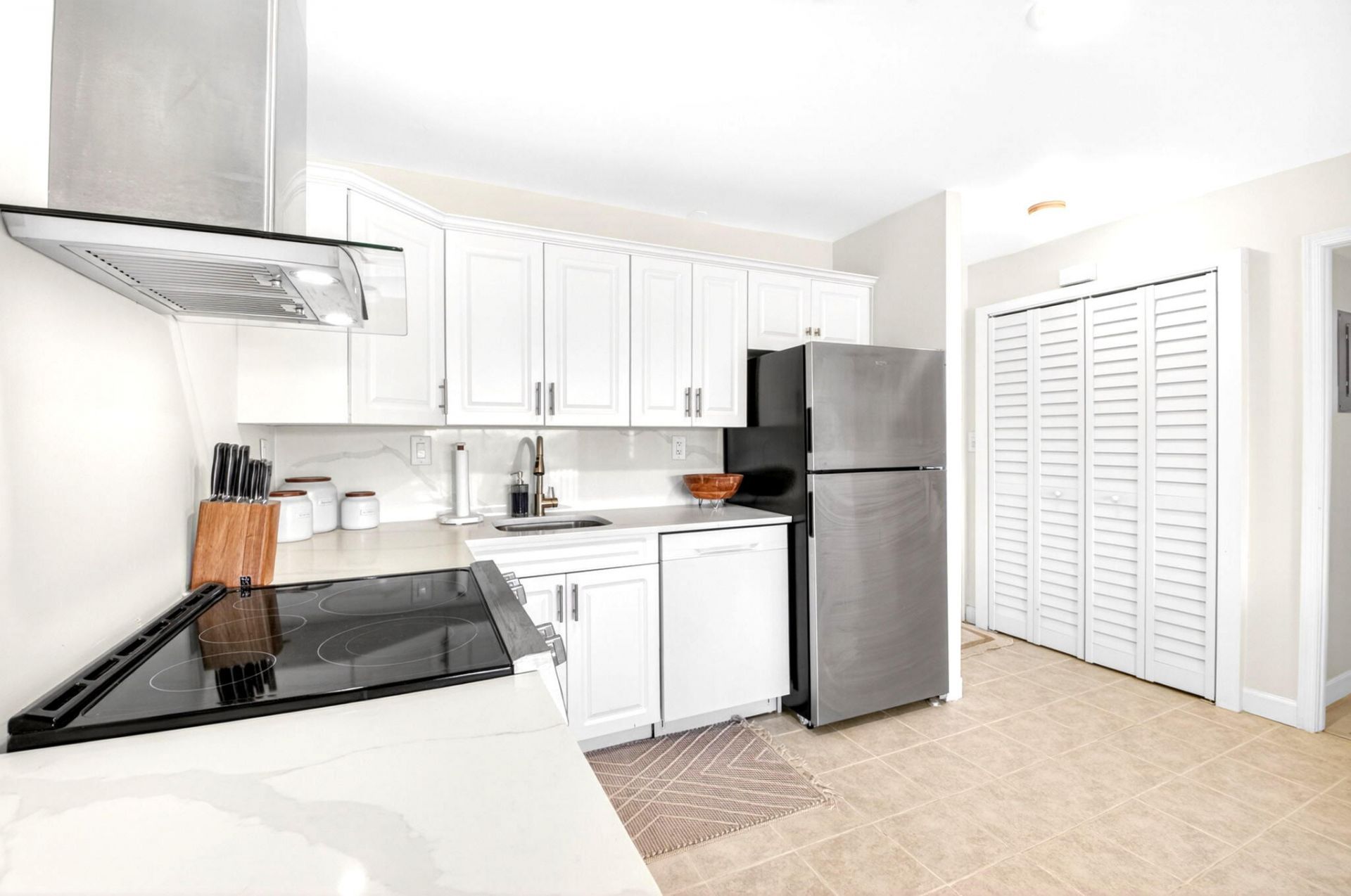 551 Greensward Lane, Unit 204-d, Delray Beach, FL 33445 Photo