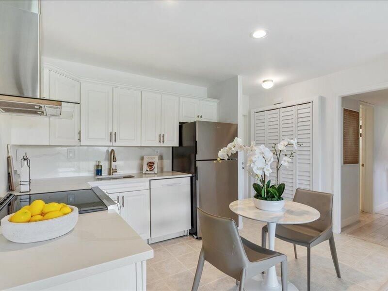 551 Greensward Lane, Unit 204-d, Delray Beach, FL 33445 Photo