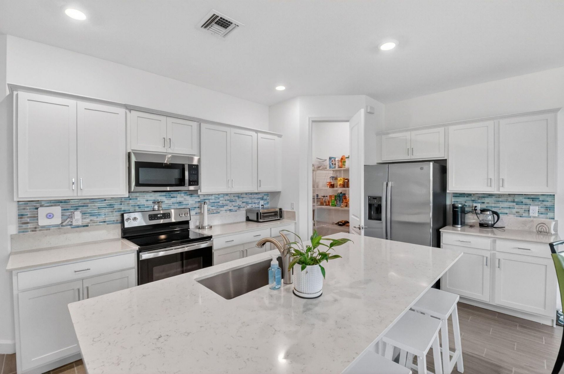 6026 Henderson Way, West Palm Beach, FL 33415 Photo