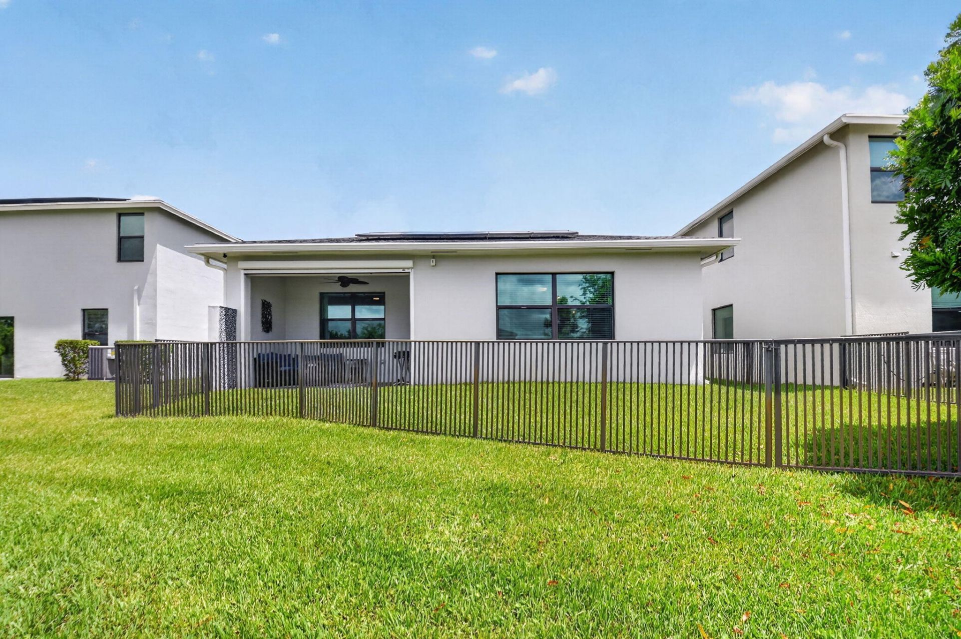 6026 Henderson Way, West Palm Beach, FL 33415 Photo