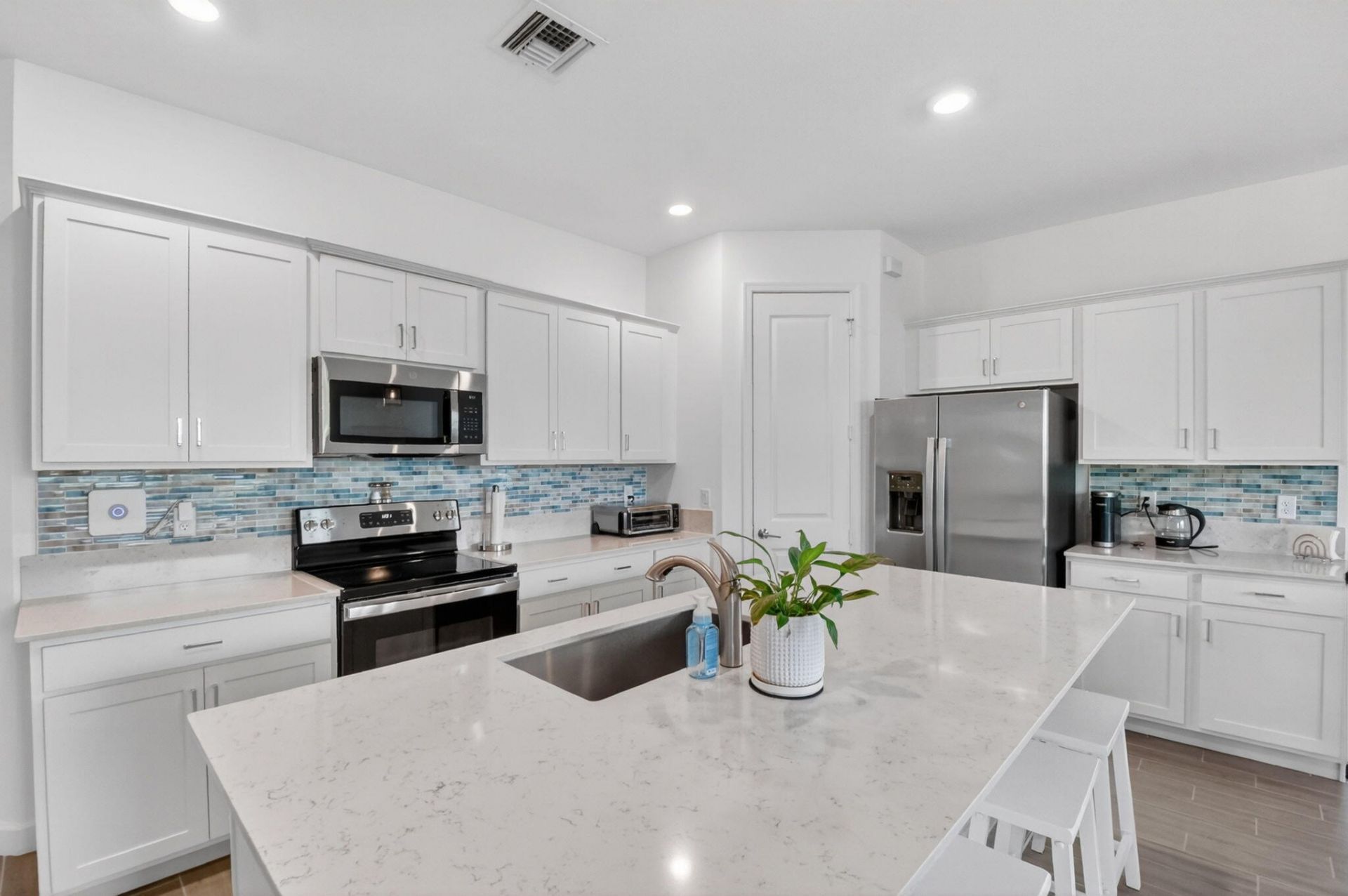 6026 Henderson Way, West Palm Beach, FL 33415 Photo