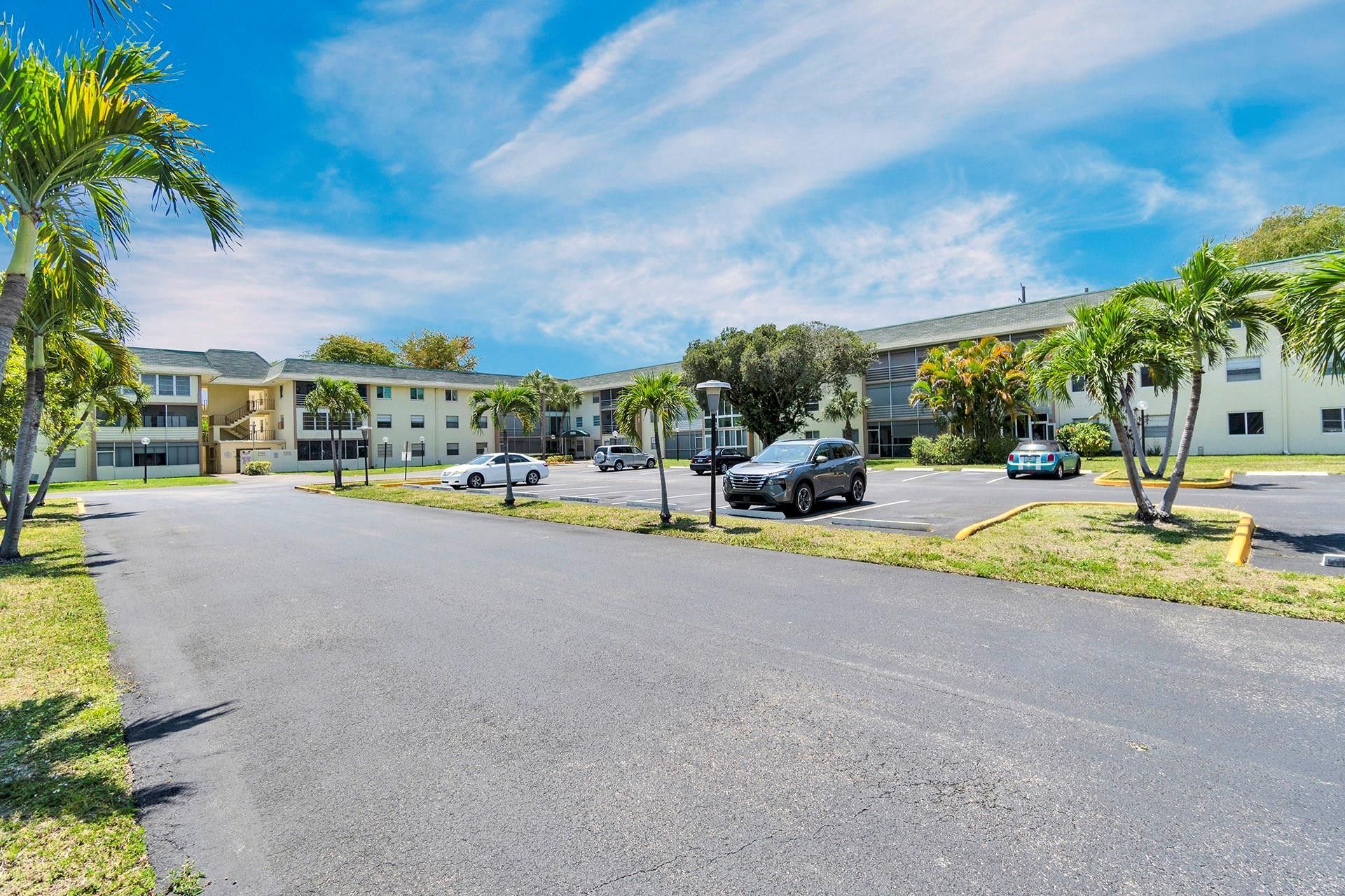 5190 E Sabal Palm Boulevard, Unit 304, Tamarac, FL 33319 Photo