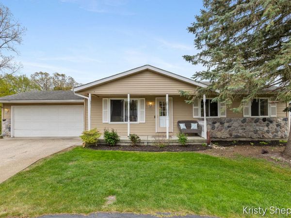 222 York View Place NW, Comstock Park, MI 49321