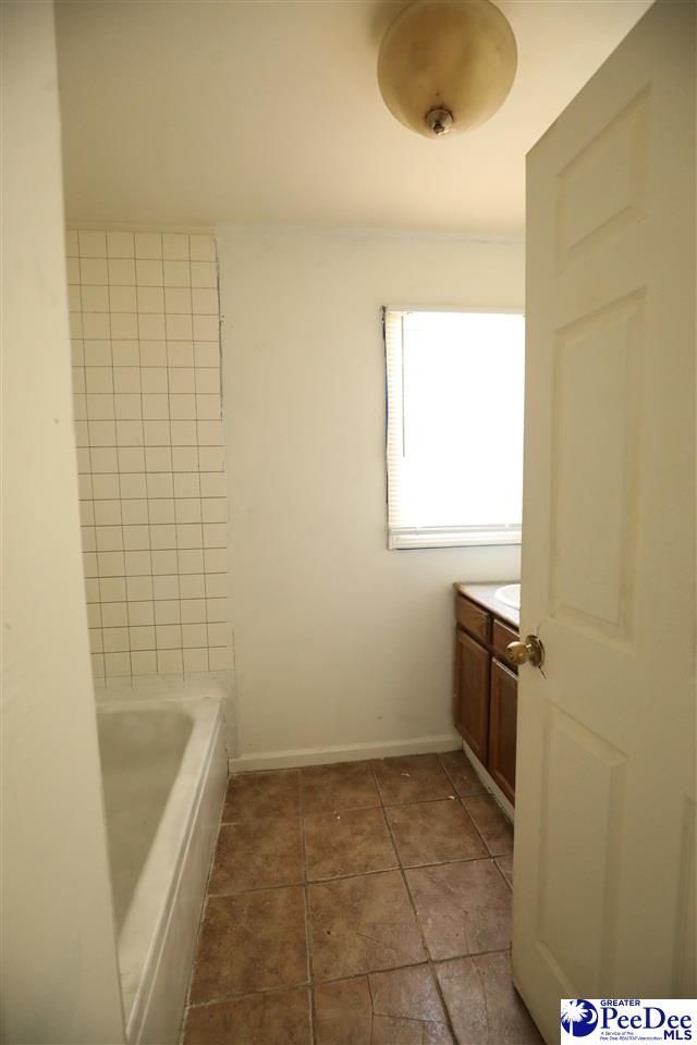 919 Gibson St Photo 6