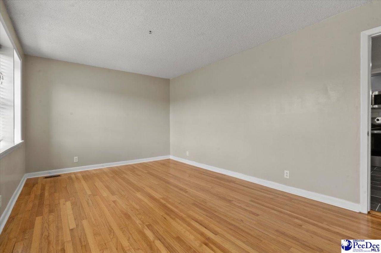301 W Coleman Ave Photo 8