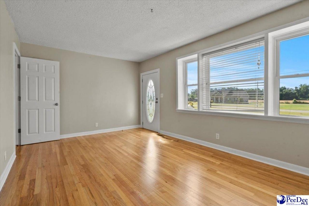301 W Coleman Ave Photo 9