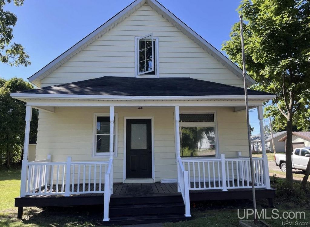 702 Wabash Street, Ishpeming, MI 49849 Main Photo