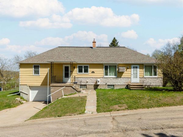 37 N Washington Avenue, Iron River, MI 49935