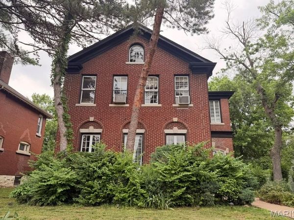 6133 Waterman Boulevard , St Louis, MO 63112