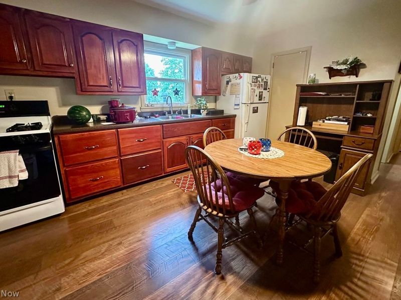 1215 Douglas Avenue , Barberton, OH 44203 Photo 3