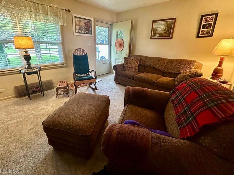 1215 Douglas Avenue , Barberton, OH 44203 Photo 4
