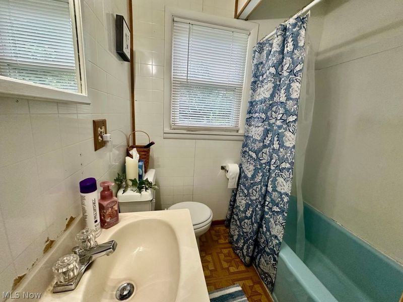 1215 Douglas Avenue , Barberton, OH 44203 Photo 9