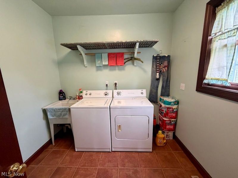 404 E Iron Avenue , Dover, OH 44622 Photo 13