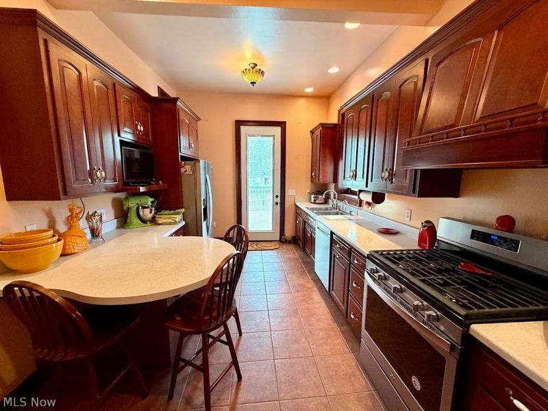 404 E Iron Avenue , Dover, OH 44622 Photo 5